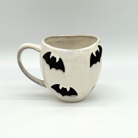 2 Anthropologie Vida Stoneware Icon Mugs Bat & Ghost Mug Set Halloween NEW - Picture 7 of 15